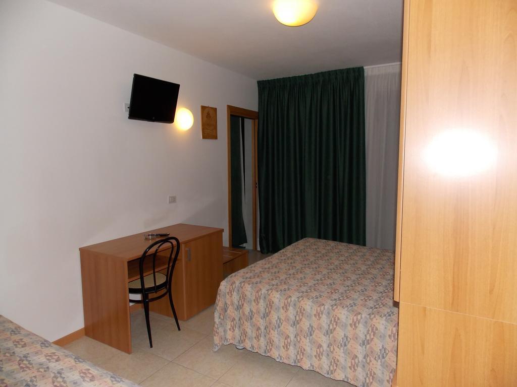 Hotel Colorado ลิโดดิเยโซโล ภายนอก รูปภาพ