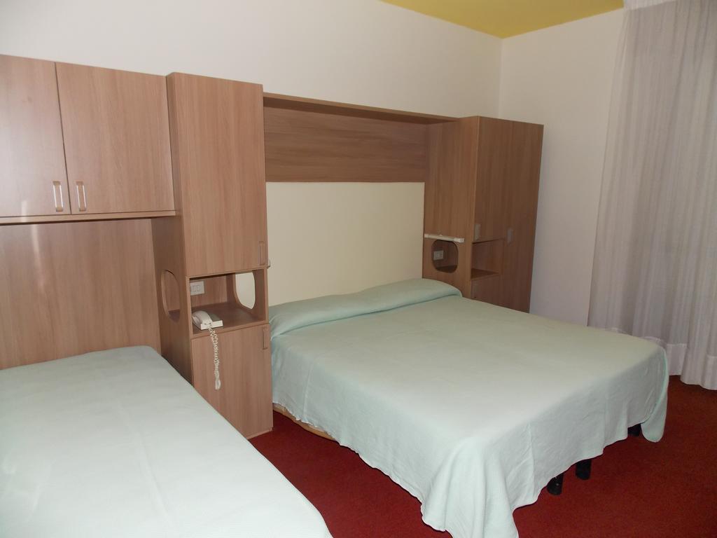 Hotel Colorado ลิโดดิเยโซโล ภายนอก รูปภาพ