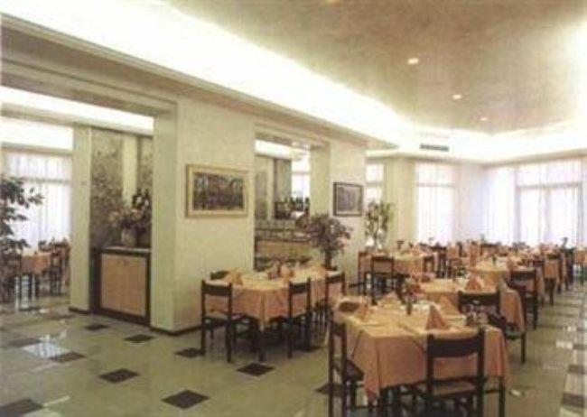 Hotel Colorado ลิโดดิเยโซโล ภายนอก รูปภาพ
