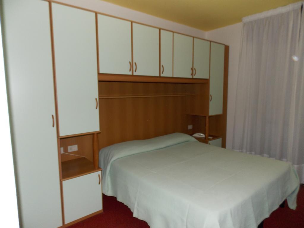 Hotel Colorado ลิโดดิเยโซโล ภายนอก รูปภาพ