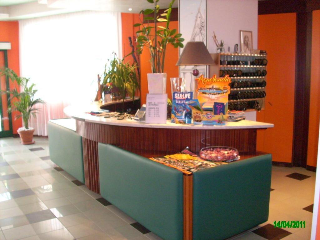 Hotel Colorado ลิโดดิเยโซโล ภายนอก รูปภาพ