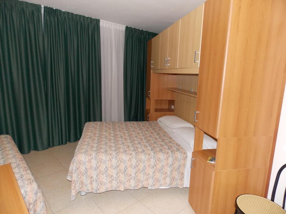 Hotel Colorado ลิโดดิเยโซโล ภายนอก รูปภาพ